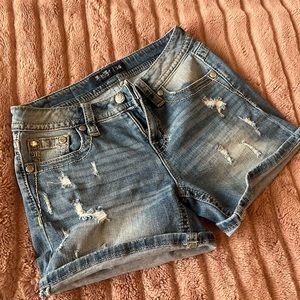 Miss Me Mid-Rise denim stretch shorts, size 26.